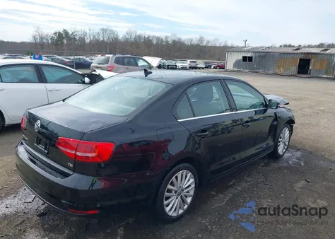 2015 Volkswagen Jetta 1.8T Se z USA, uszkodzony, nr VIN 3VWD17AJ0FM237993